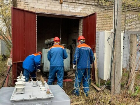 В поселке Красный Октябрь энергетики заменили оборудование на трансформаторной подстанции Новости Раменское 